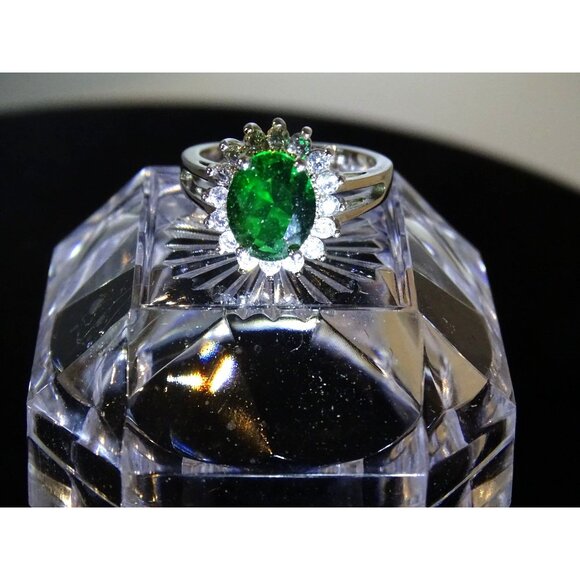 Oval Green Gemstone & Crystal Halo Silver Ring Size 7 With Presentation Box - Picture 2 of 4